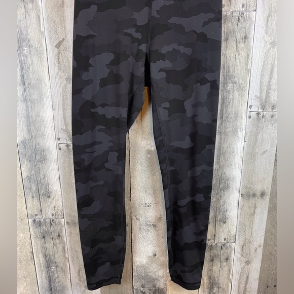 Lululemon Wunder Under Pant in Savasana Camo Size 6. - Picture 6 of 15